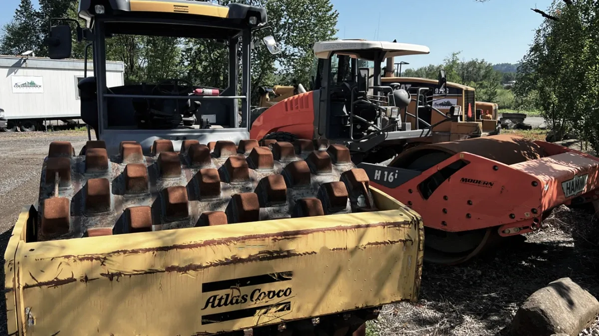 Compaction roller used for soil, gravel, and asphalt compaction