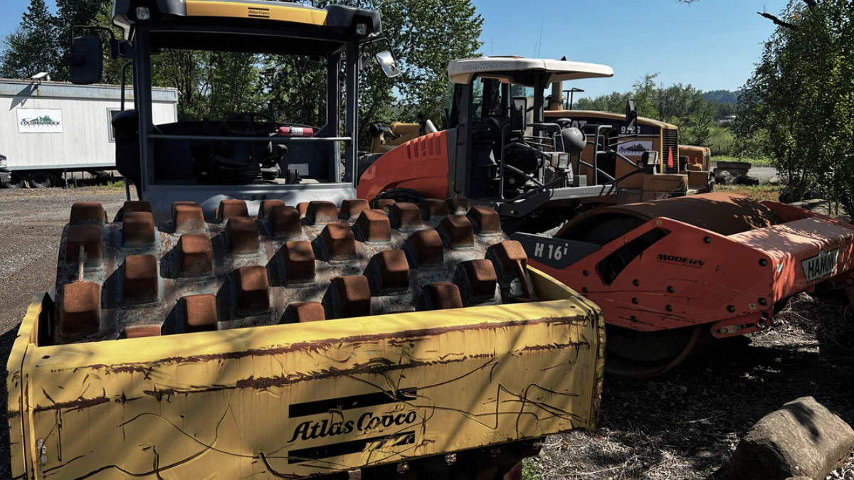 Compaction roller used for soil, gravel, and asphalt compaction
